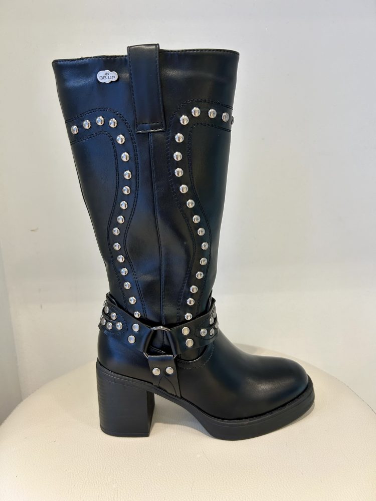 BOTA TACHAS NEGRA
