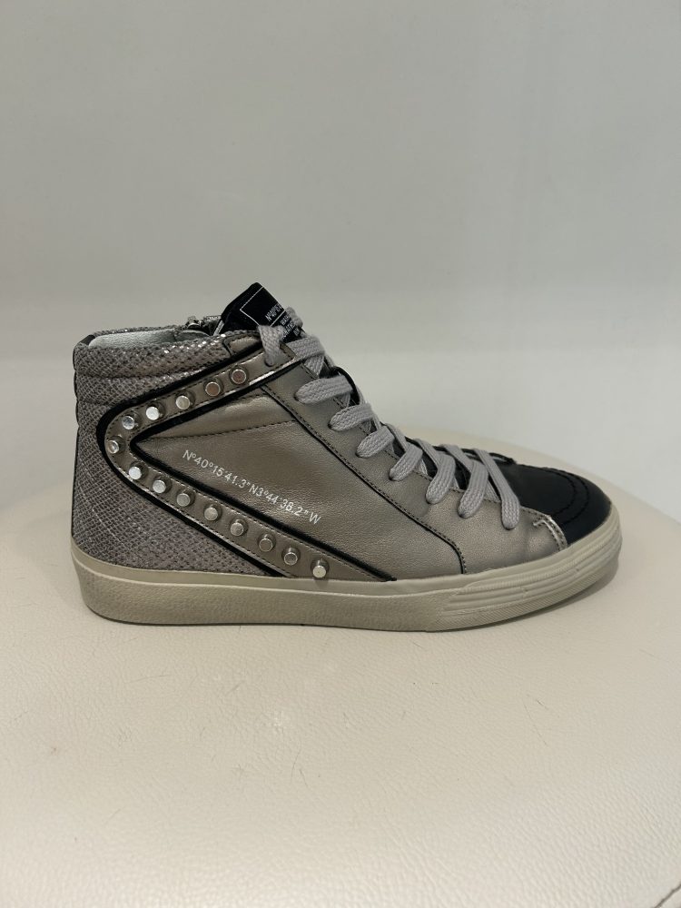 BOTIN GRIS CON TACHAS